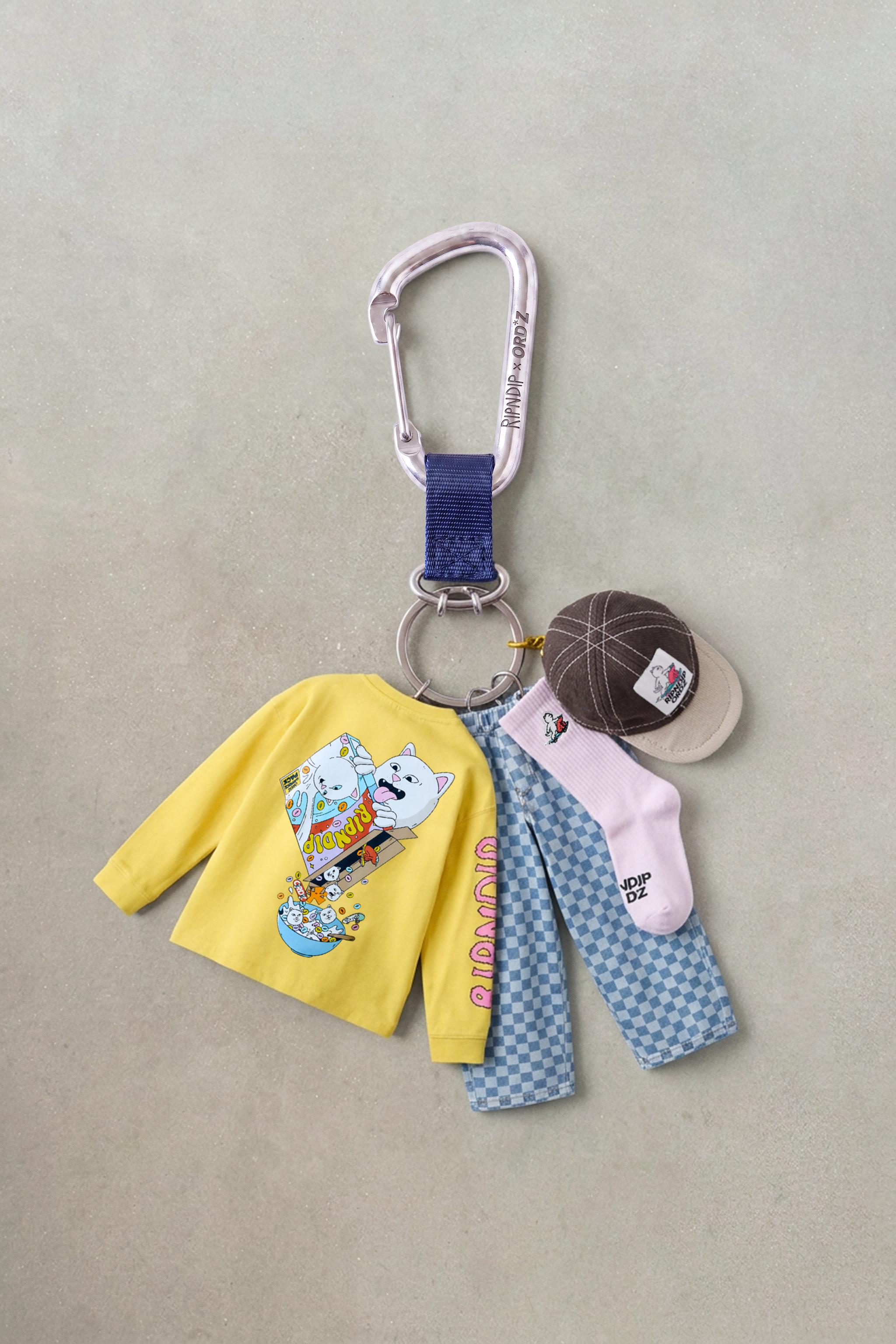 PORTE-CLÉS CASQUETTE RIPNDIP © X ZARA KIDS